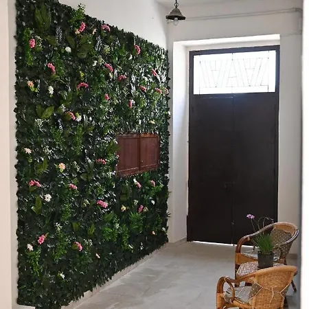 Carlo V - House Bed & Breakfast