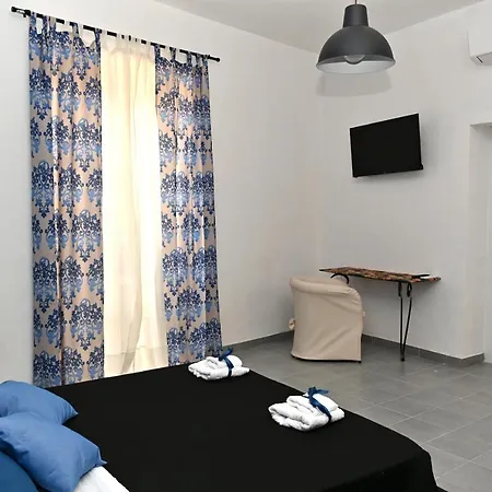 Carlo V - House Capua