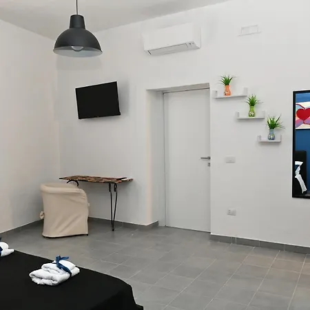 Carlo V - House Bed & Breakfast Capua