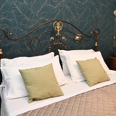 Carlo V - House Bed & Breakfast *