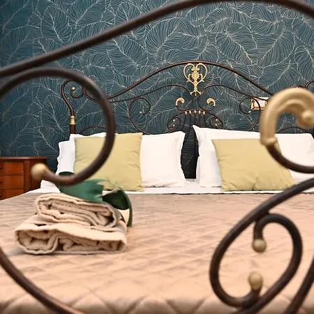 Carlo V - House Bed & Breakfast