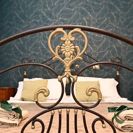 Carlo V - House Bed & Breakfast Capua